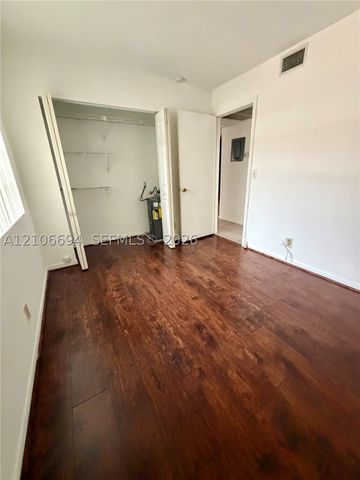 1032 Twin Lakes Dr 21-G, Coral Springs, FL 33071