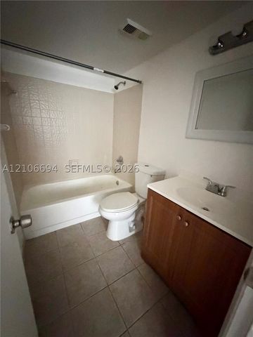 1032 Twin Lakes Dr 21-G, Coral Springs, FL 33071