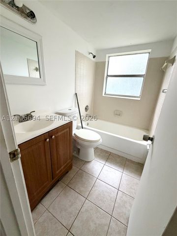 1032 Twin Lakes Dr 21-G, Coral Springs, FL 33071
