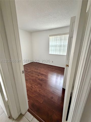 1032 Twin Lakes Dr 21-G, Coral Springs, FL 33071