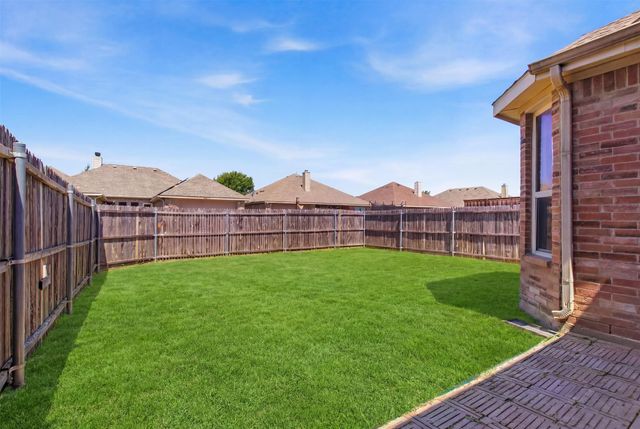 111 Timbershade Drive, Red Oak, TX 75154
