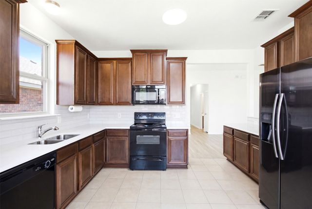 111 Timbershade Drive, Red Oak, TX 75154