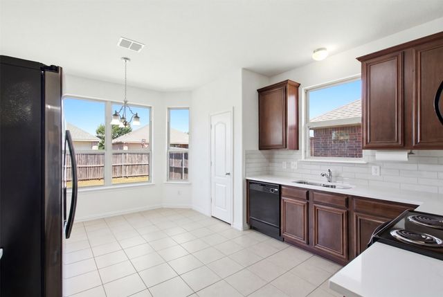 111 Timbershade Drive, Red Oak, TX 75154