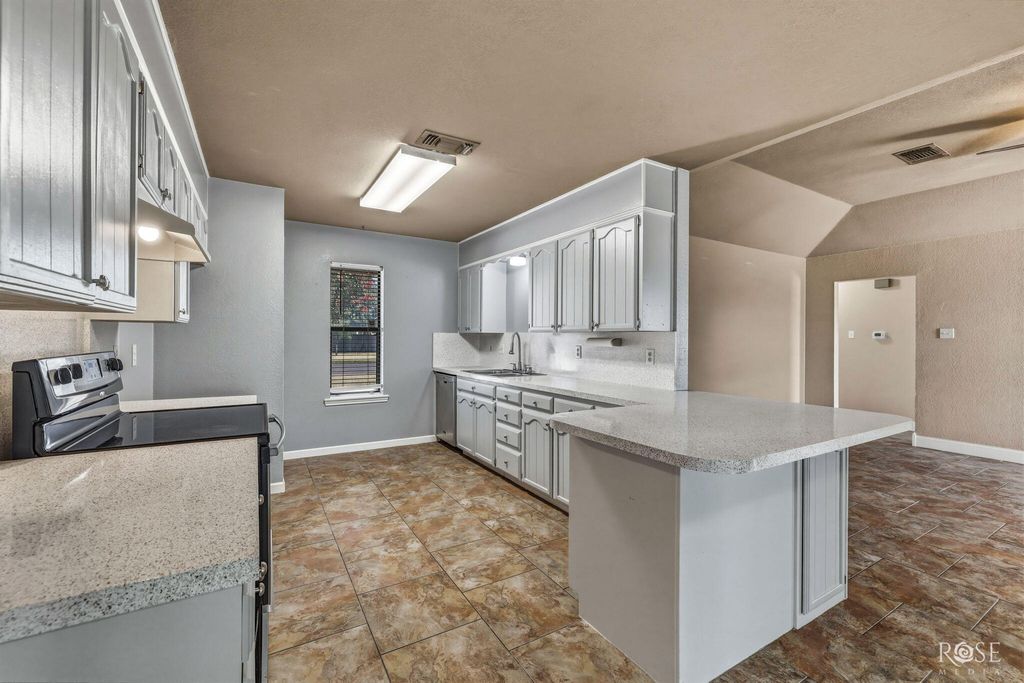 Image 14 of property listing at 1001 Cricket Lane, San Angelo, TX 76905