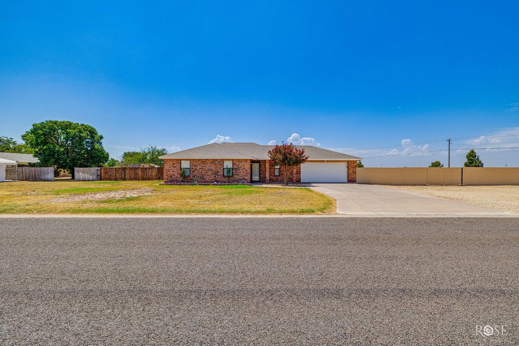 Image 2 of property listing at 1001 Cricket Lane, San Angelo, TX 76905