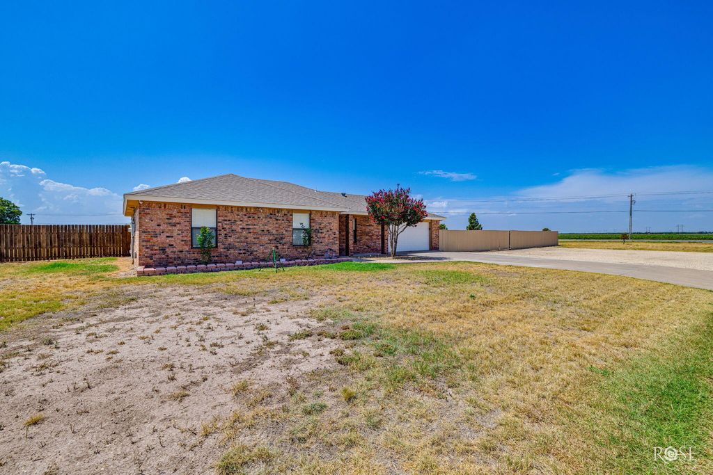 Image 3 of property listing at 1001 Cricket Lane, San Angelo, TX 76905