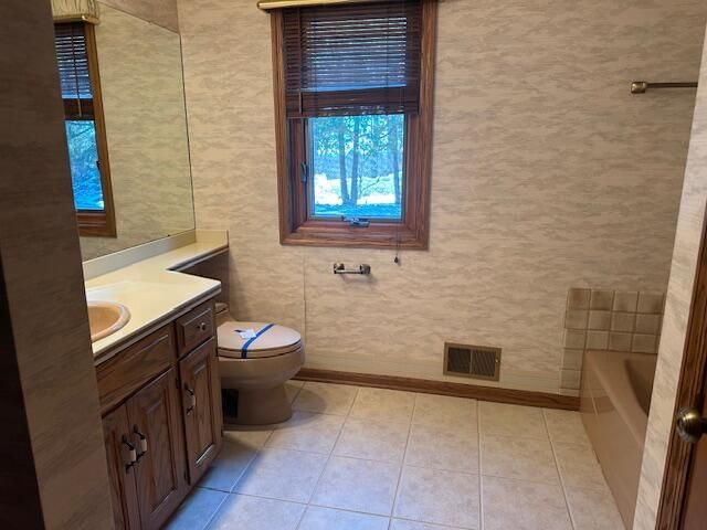 S37W32055 Kamps COURT, Waukesha, WI 53189