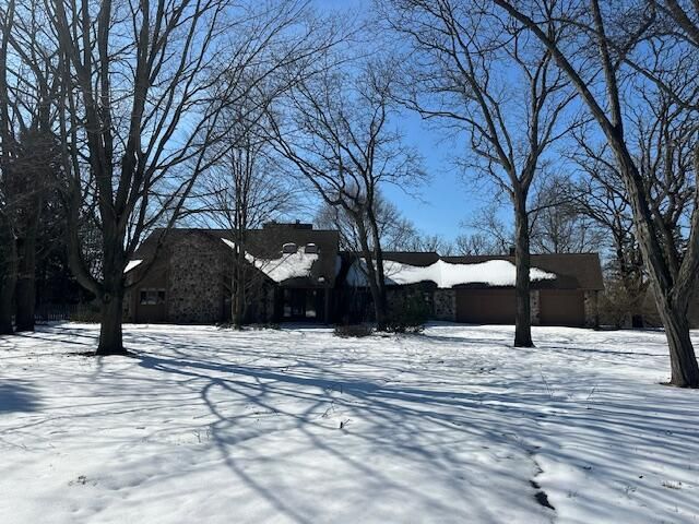 S37W32055 Kamps COURT, Waukesha, WI 53189