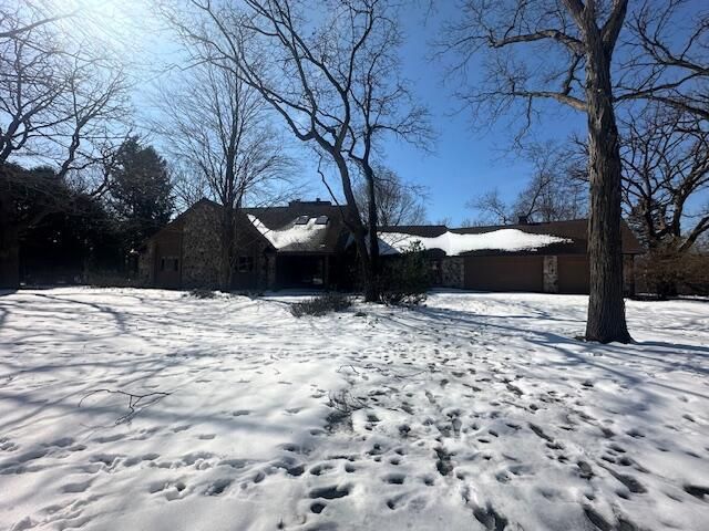 S37W32055 Kamps COURT, Waukesha, WI 53189