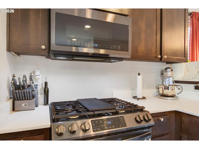 1017 S VIEW Dr, Molalla, OR 97038