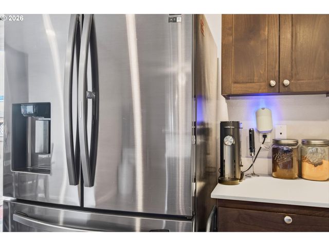 1017 S VIEW Dr, Molalla, OR 97038