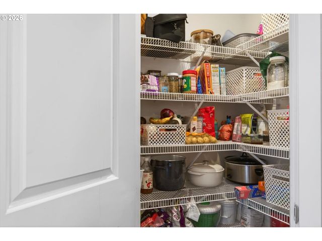 1017 S VIEW Dr, Molalla, OR 97038