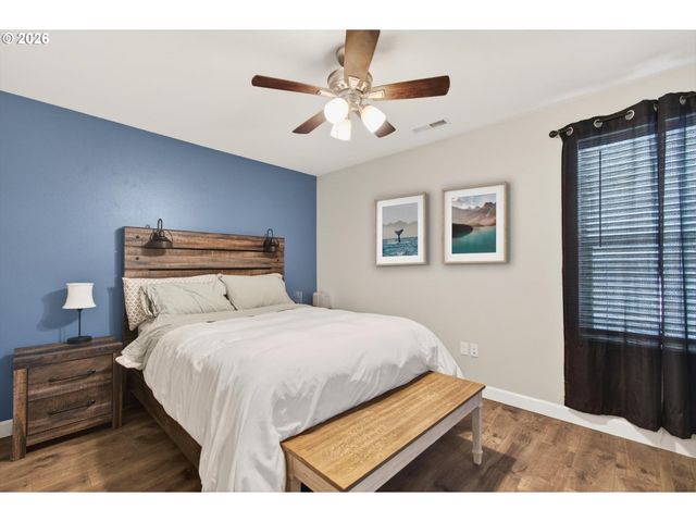 1017 S VIEW Dr, Molalla, OR 97038