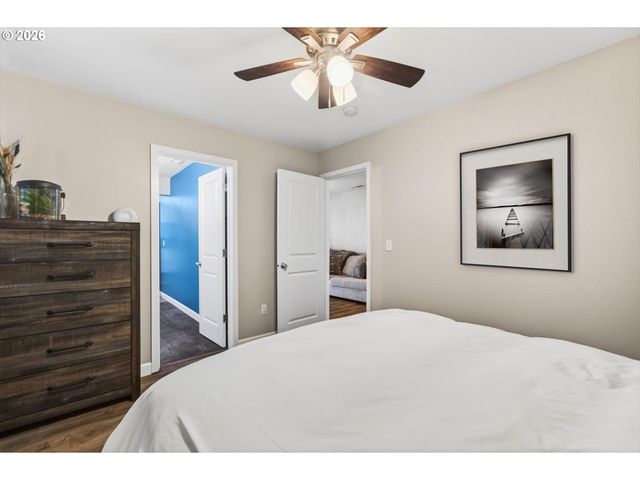 1017 S VIEW Dr, Molalla, OR 97038