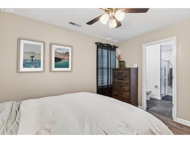 1017 S VIEW Dr, Molalla, OR 97038