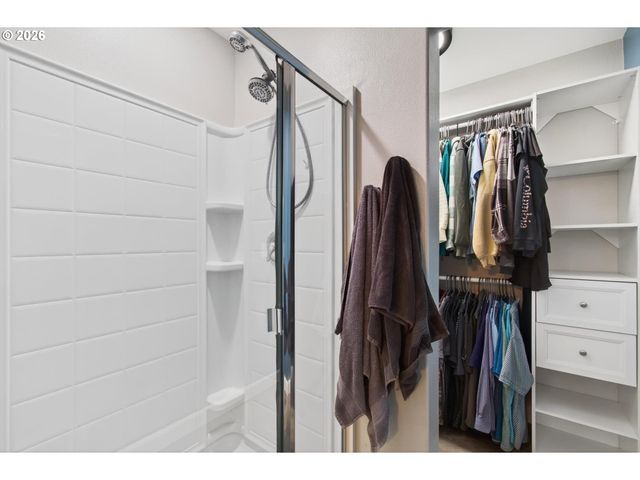 1017 S VIEW Dr, Molalla, OR 97038