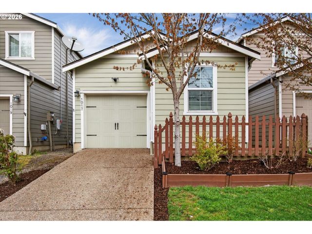 1017 S VIEW Dr, Molalla, OR 97038