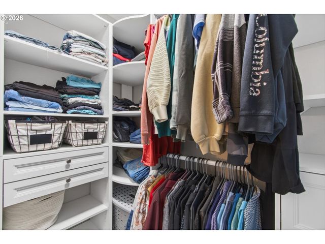 1017 S VIEW Dr, Molalla, OR 97038