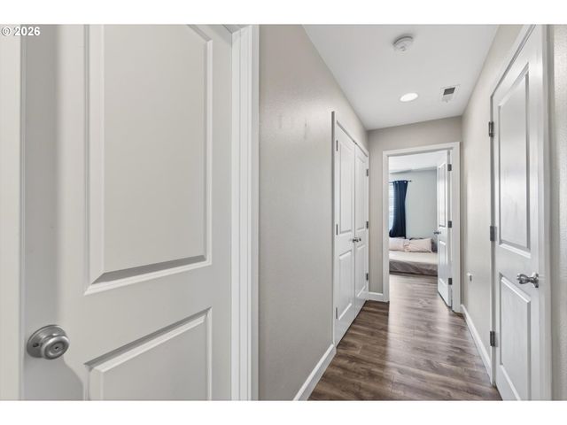 1017 S VIEW Dr, Molalla, OR 97038