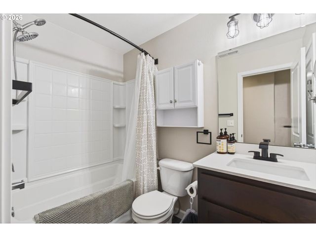 1017 S VIEW Dr, Molalla, OR 97038