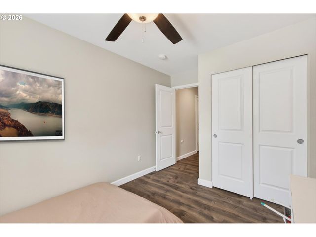 1017 S VIEW Dr, Molalla, OR 97038