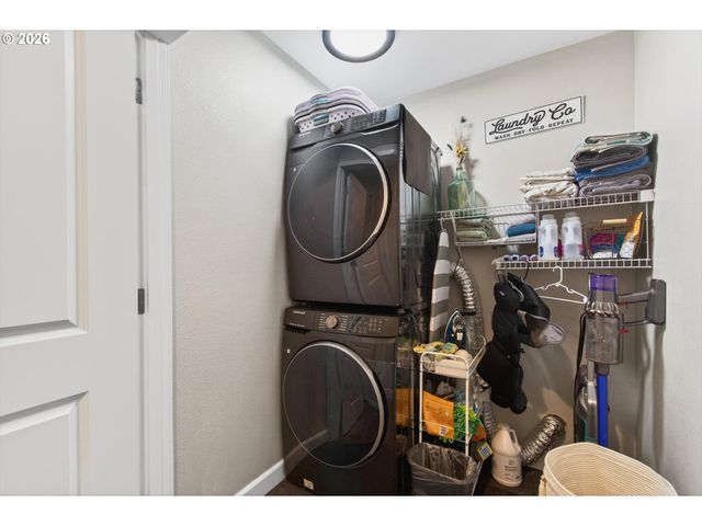 1017 S VIEW Dr, Molalla, OR 97038