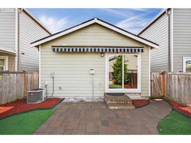 1017 S VIEW Dr, Molalla, OR 97038