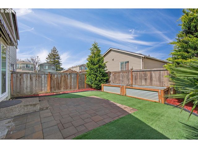 1017 S VIEW Dr, Molalla, OR 97038