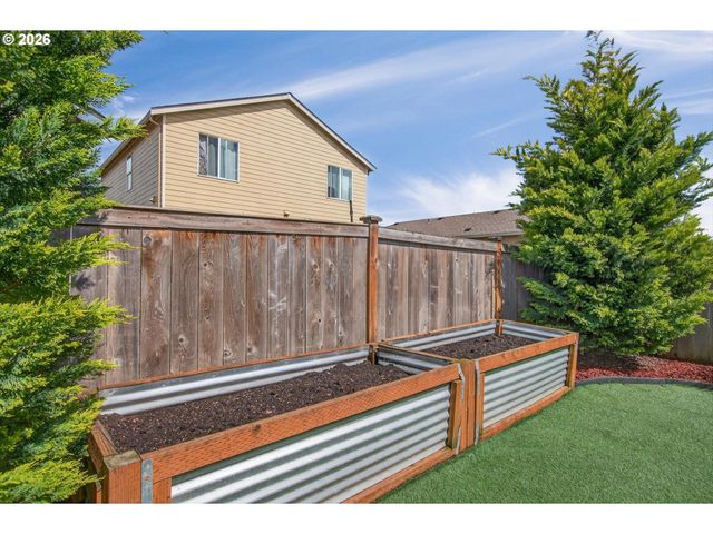 1017 S VIEW Dr, Molalla, OR 97038