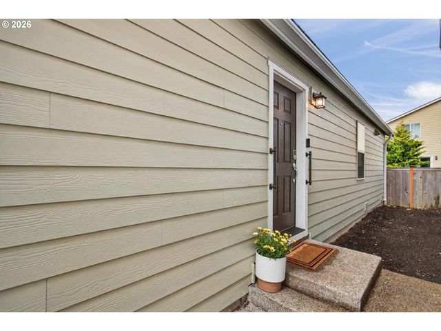 1017 S VIEW Dr, Molalla, OR 97038