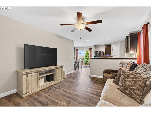 1017 S VIEW Dr, Molalla, OR 97038