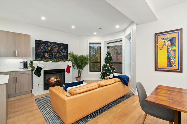 807 W Bradley Place 2, Chicago, IL 60613