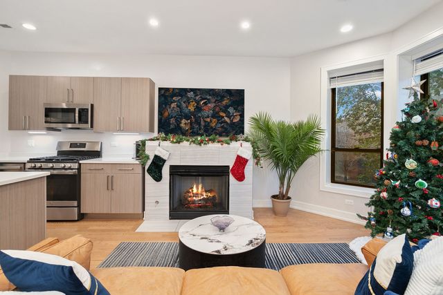 807 W Bradley Place 2, Chicago, IL 60613