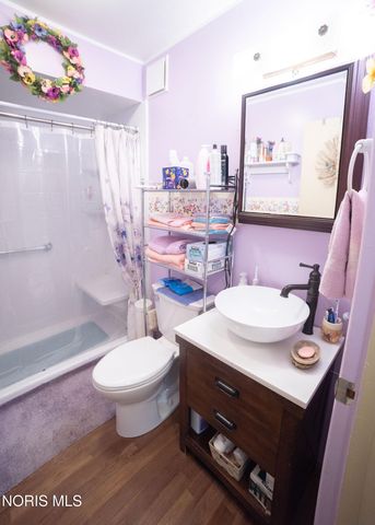 408 Dillrose Drive, Northwood, OH 43619