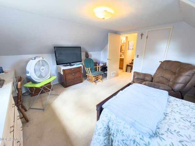 408 Dillrose Drive, Northwood, OH 43619