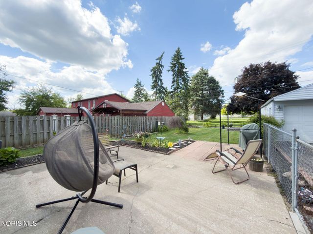 408 Dillrose Drive, Northwood, OH 43619