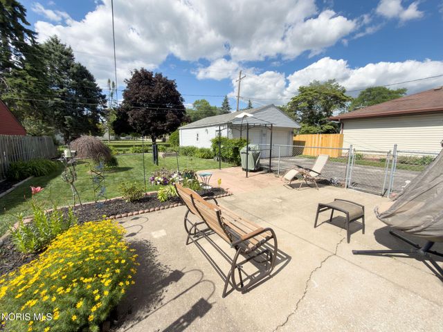 408 Dillrose Drive, Northwood, OH 43619