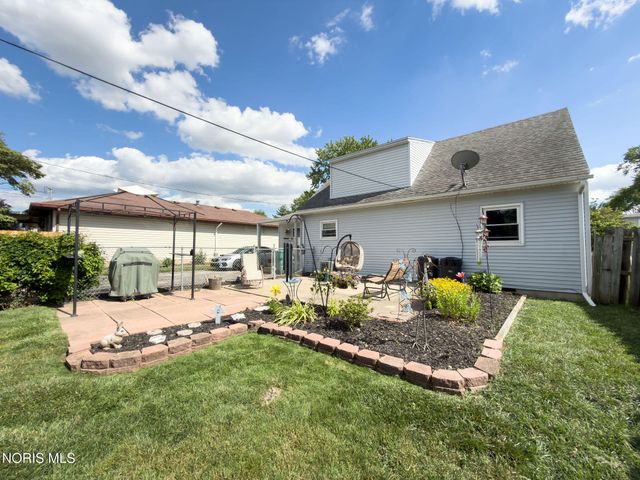 408 Dillrose Drive, Northwood, OH 43619
