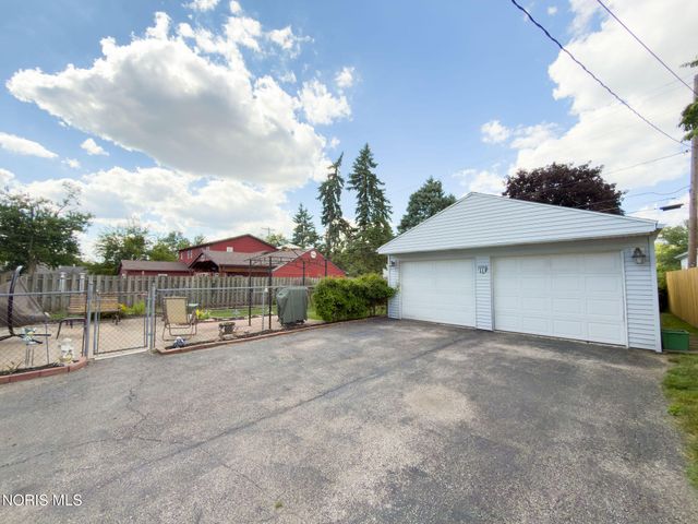 408 Dillrose Drive, Northwood, OH 43619