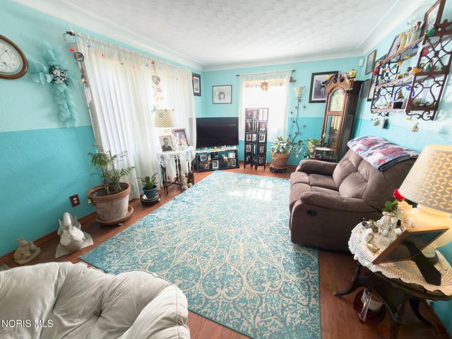 408 Dillrose Drive, Northwood, OH 43619