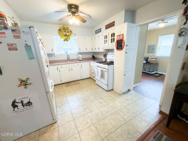 408 Dillrose Drive, Northwood, OH 43619