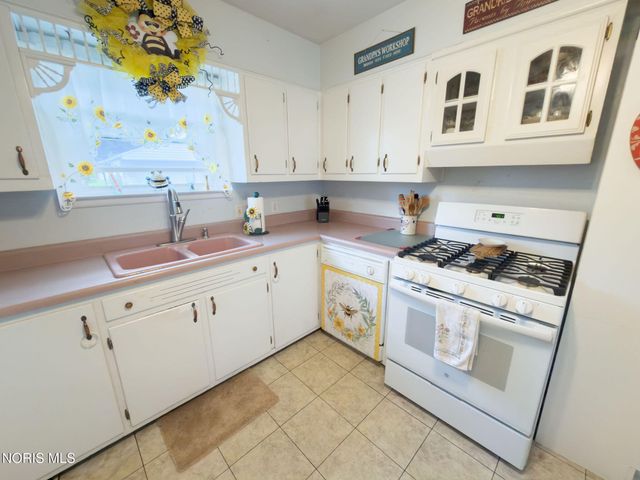 408 Dillrose Drive, Northwood, OH 43619