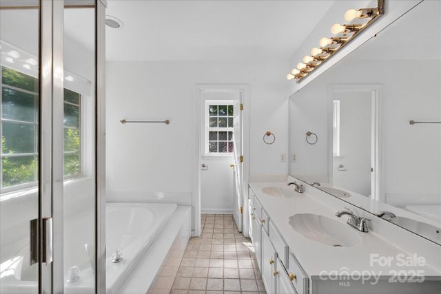 8700 Great Bear Court, Charlotte, NC 28269