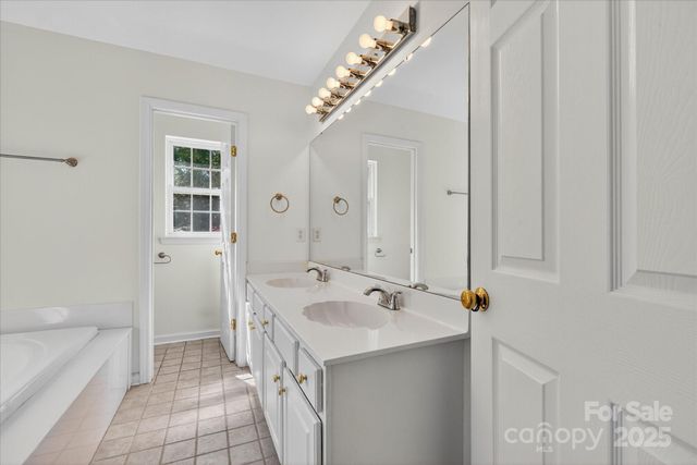 8700 Great Bear Court, Charlotte, NC 28269