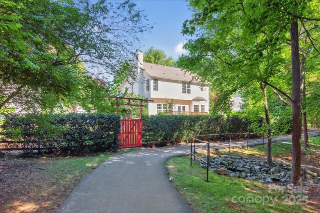 8700 Great Bear Court, Charlotte, NC 28269