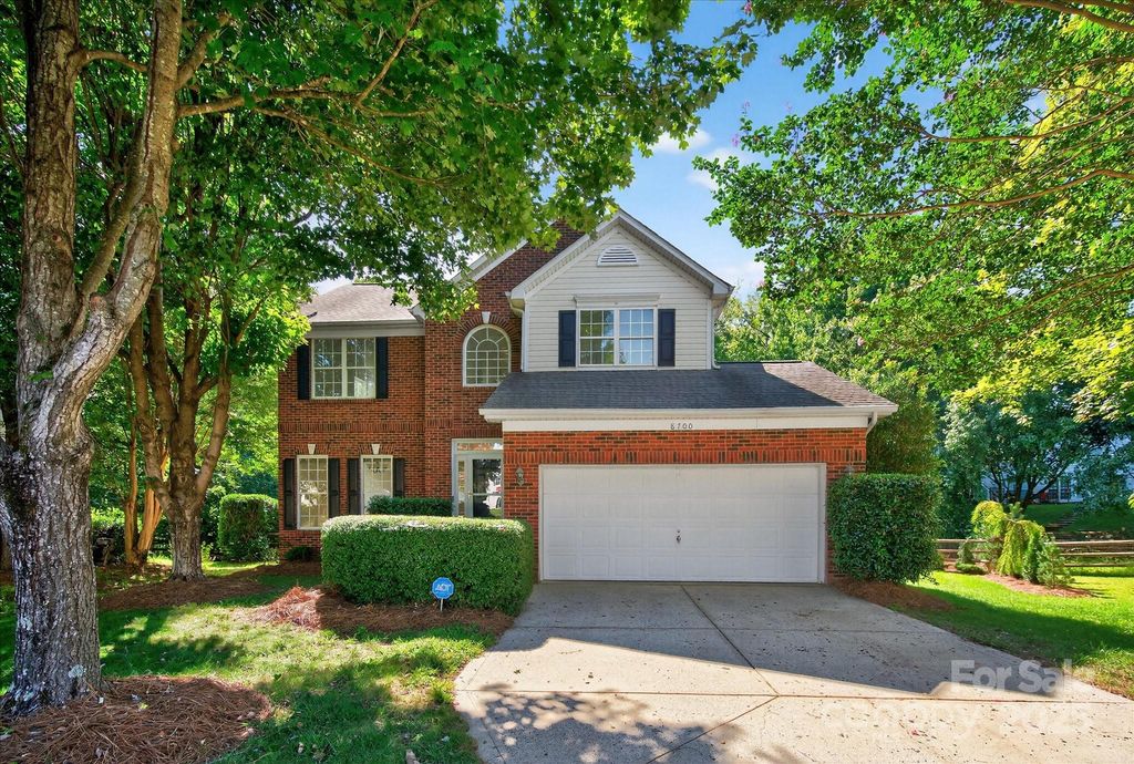 8700 Great Bear Court, Charlotte, NC 28269