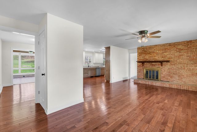 820 N 350 E, Valparaiso, IN 46383