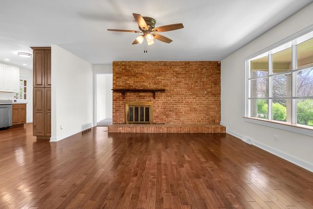 820 N 350 E, Valparaiso, IN 46383
