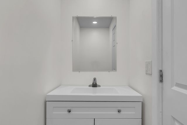 820 N 350 E, Valparaiso, IN 46383