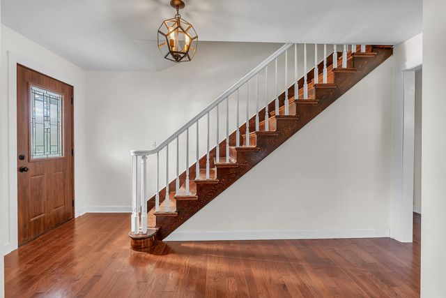 820 N 350 E, Valparaiso, IN 46383